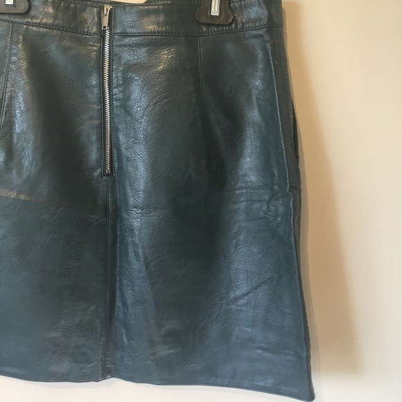 Zara basic size medium army green leather skirt. - Picture 7 of 9